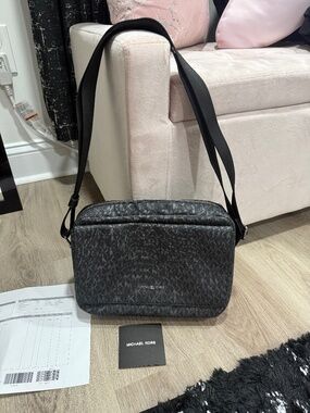 NWT 100% Authentic Michael Kors Cooper Logo Camera Bag